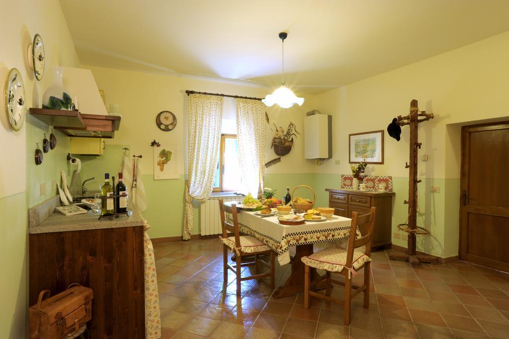 Agriturismo Podere Poggio Ai Cieli Сан-Джиминьяно Номер фото
